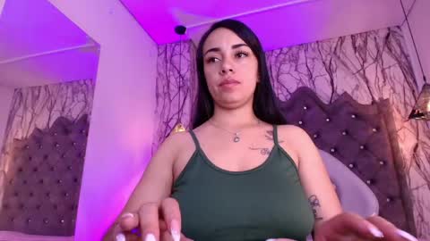 Snapshot of queen_nyxx chatting on 05/29/26, 06:39 QueenNyx online show from 05/29/26, 06:39