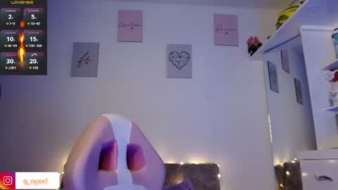 Snapshot of queen_nyxx chatting on 07/25/26, 06:11 QueenNyx online show from 07/25/26, 06:11