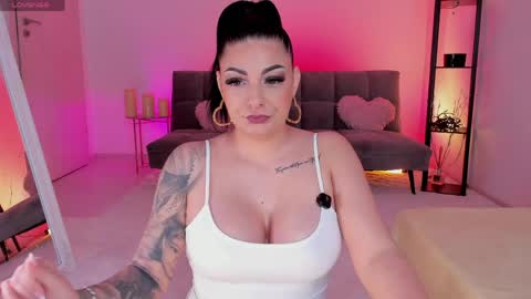 Snapshot of queen_of_deepthroat chatting on 03/30/26, 04:35 queen_of_deepthroat online show from 03/30/26, 04:35