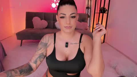 Snapshot of queen_of_deepthroat chatting on 05/25/26, 03:45 queen_of_deepthroat online show from 05/25/26, 03:45