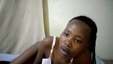 Snapshot of queen_slender chatting on 06/12/26, 07:24 queen_slender online show from 06/12/26, 07:24