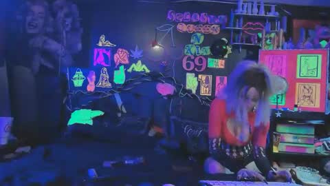 Snapshot of queen_splashh420 chatting on 04/04/26, 06:00 queen_splashh420 online show from 04/04/26, 06:00