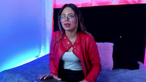 Snapshot of queen_stasy chatting on 09/17/25, 10:33 Valentina online show from 09/17/25, 10:33
