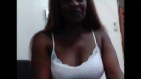 Snapshot of queen_tess1 chatting on 02/13/25, 06:27 queen_tess1 online show from 02/13/25, 06:27