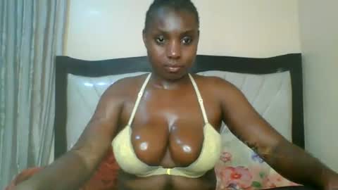 Snapshot of queen_wow2 chatting on 06/21/26, 07:49 queen online show from 06/21/26, 07:49