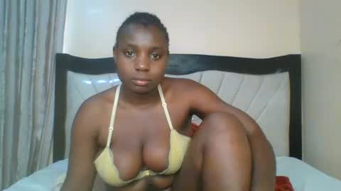 Snapshot of queen_wow2 chatting on 06/22/26, 09:17 queen online show from 06/22/26, 09:17