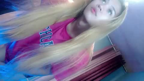 Snapshot of queena10 chatting on 09/10/25, 09:04 CALL ME YOUR QUEEN AIVY1 online show from 09/10/25, 09:04