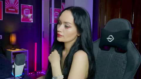 Snapshot of queenaliss chatting on 10/26/25, 11:16 Your world and the universe Aliss online show from 10/26/25, 11:16