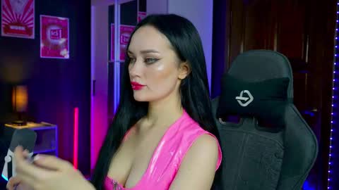 Snapshot of queenaliss chatting on 10/27/25, 04:27 Your world and the universe Aliss online show from 10/27/25, 04:27