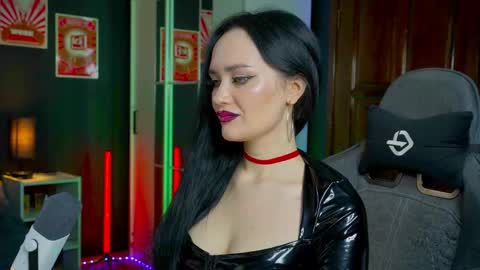 Snapshot of queenaliss chatting on 11/01/25, 02:57 Your world and the universe Aliss online show from 11/01/25, 02:57