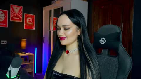 Snapshot of queenaliss chatting on 11/28/25, 04:04 Your world and the universe Aliss online show from 11/28/25, 04:04