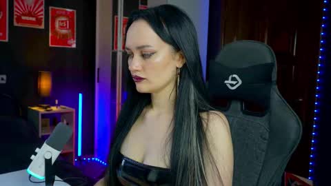 Snapshot of queenaliss chatting on 12/01/25, 06:18 Your world and the universe Aliss online show from 12/01/25, 06:18