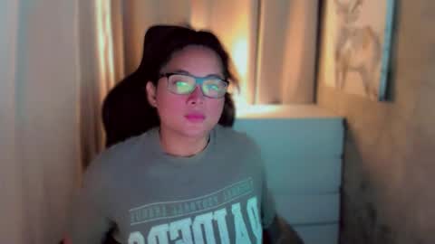 Snapshot of queenarthalia chatting on 10/22/25, 06:13 ARTHA online show from 10/22/25, 06:13