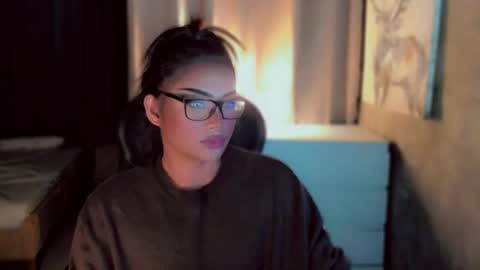 Snapshot of queenarthalia chatting on 11/20/25, 07:52 ARTHA online show from 11/20/25, 07:52