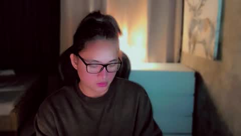 Snapshot of queenarthalia chatting on 11/21/25, 06:50 ARTHA online show from 11/21/25, 06:50