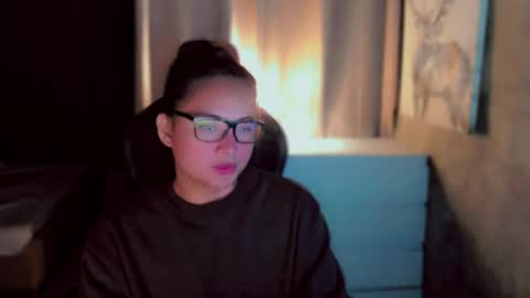 Snapshot of queenarthalia chatting on 11/28/25, 03:14 ARTHA online show from 11/28/25, 03:14