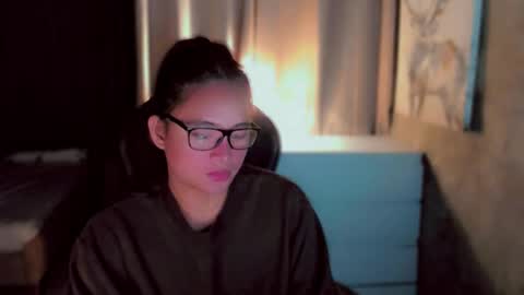 Snapshot of queenarthalia chatting on 11/30/25, 07:56 ARTHA online show from 11/30/25, 07:56