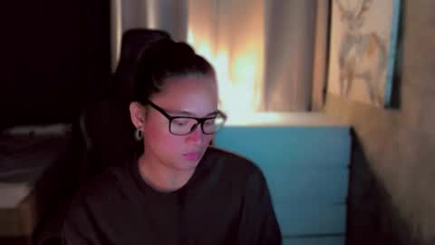 Snapshot of queenarthalia chatting on 11/30/25, 08:02 ARTHA online show from 11/30/25, 08:02