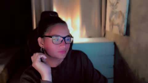 Snapshot of queenarthalia chatting on 12/13/25, 07:53 ARTHA online show from 12/13/25, 07:53