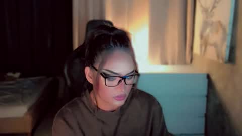 Snapshot of queenarthalia chatting on 12/20/25, 11:34 ARTHA online show from 12/20/25, 11:34