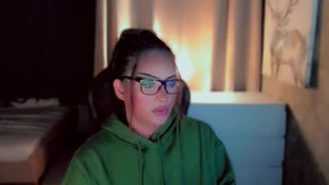 Snapshot of queenarthalia chatting on 01/06/26, 10:34 ARTHA online show from 01/06/26, 10:34