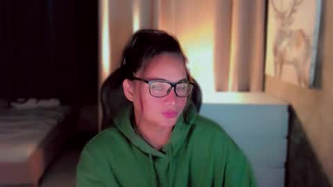 Snapshot of queenarthalia chatting on 01/08/26, 03:31 ARTHA online show from 01/08/26, 03:31