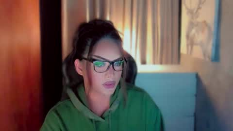 Snapshot of queenarthalia chatting on 02/15/26, 10:39 ARTHA online show from 02/15/26, 10:39