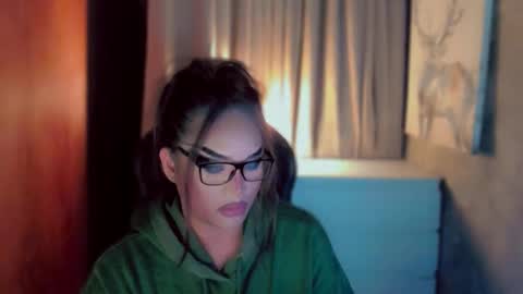 Snapshot of queenarthalia chatting on 03/05/26, 12:17 ARTHA online show from 03/05/26, 12:17