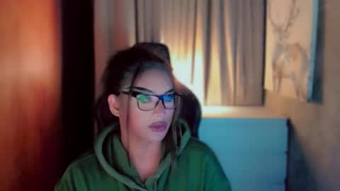 Snapshot of queenarthalia chatting on 03/06/26, 03:03 ARTHA online show from 03/06/26, 03:03