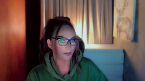 Snapshot of queenarthalia chatting on 03/12/26, 03:23 ARTHA online show from 03/12/26, 03:23