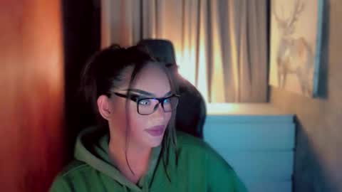 Snapshot of queenarthalia chatting on 03/13/26, 05:36 ARTHA online show from 03/13/26, 05:36