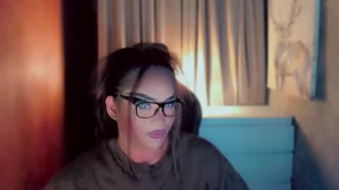 Snapshot of queenarthalia chatting on 03/15/26, 06:19 ARTHA online show from 03/15/26, 06:19