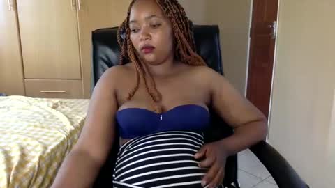 Snapshot of queenbebony2 chatting on 03/05/25, 12:55 Queenbebony2 online show from 03/05/25, 12:55