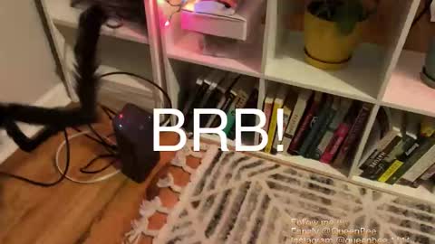 QueenBee online show from 12/04/25, 01:48