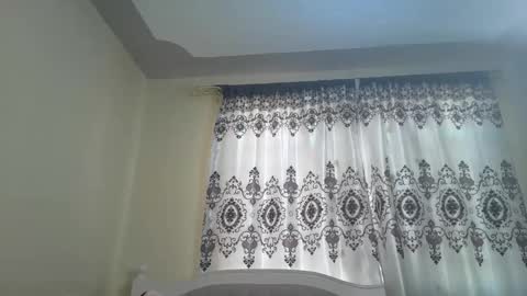 Snapshot of queenbeiby05 chatting on 01/17/26, 12:54 queen online show from 01/17/26, 12:54