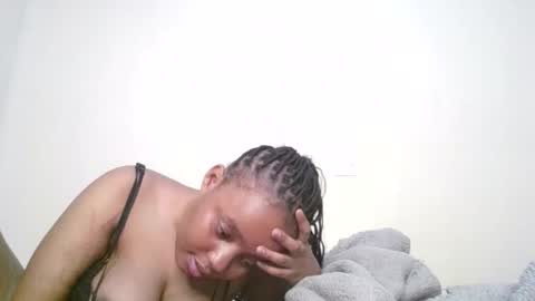 Snapshot of queenbeiby05 chatting on 02/09/26, 04:05 queen online show from 02/09/26, 04:05