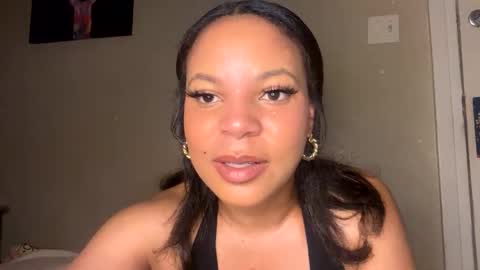 Snapshot of queencreolexo chatting on 12/17/25, 02:06 queencreolexo online show from 12/17/25, 02:06