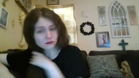 queencrimsonlvx online show from 04/25/26, 10:07