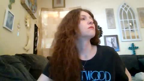 queencrimsonlvx online show from 06/11/26, 01:27