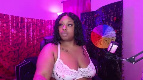 Snapshot of queencroze chatting on 02/11/26, 05:18 Queen Cherise Roze online show from 02/11/26, 05:18