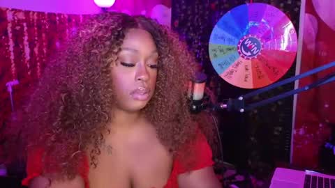 Snapshot of queencroze chatting on 06/17/26, 02:36 Queen Cherise Roze online show from 06/17/26, 02:36