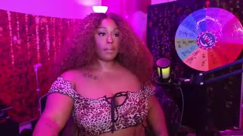 Snapshot of queencroze chatting on 06/17/26, 05:47 Queen Cherise Roze online show from 06/17/26, 05:47