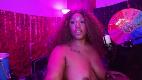 Snapshot of queencroze chatting on 06/20/26, 04:04 Queen Cherise Roze online show from 06/20/26, 04:04
