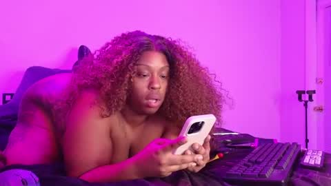 Snapshot of queencroze chatting on 07/01/26, 03:41 Queen Cherise Roze online show from 07/01/26, 03:41