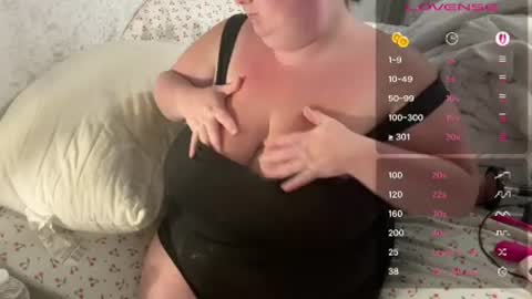 Snapshot of queencurvesph chatting on 07/26/26, 03:25 Queen curves online show from 07/26/26, 03:25