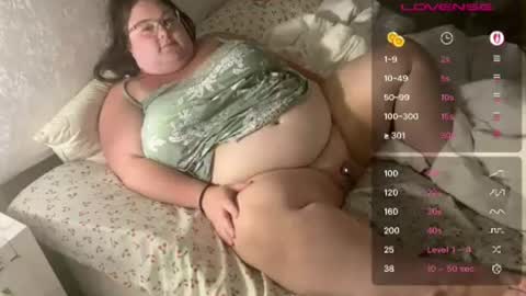 Snapshot of queencurvesph chatting on 07/31/26, 01:27 Queen curves online show from 07/31/26, 01:27