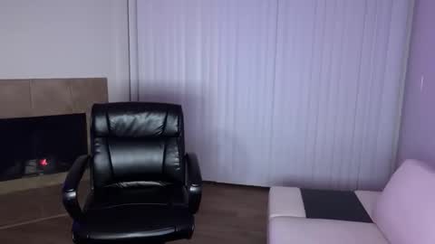 Snapshot of queendomi chatting on 12/20/25, 07:26 queendomi online show from 12/20/25, 07:26