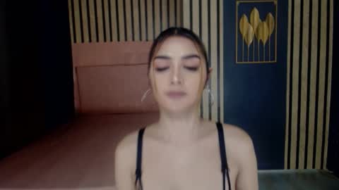 queenemeraldts online show from 12/18/24, 05:37