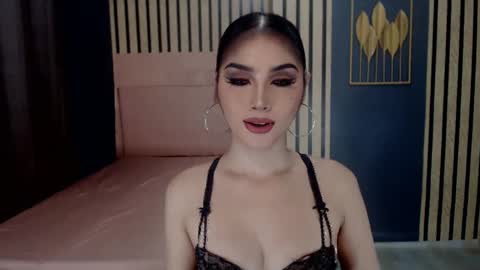 queenemeraldts online show from 12/25/24, 04:22