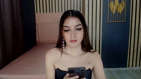 queenemeraldts online show from 01/22/25, 05:05